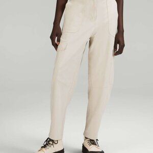 Lululemon Light Utilitech Cargo Pocket High-Rise Pant / Natural Ivory / Size 27